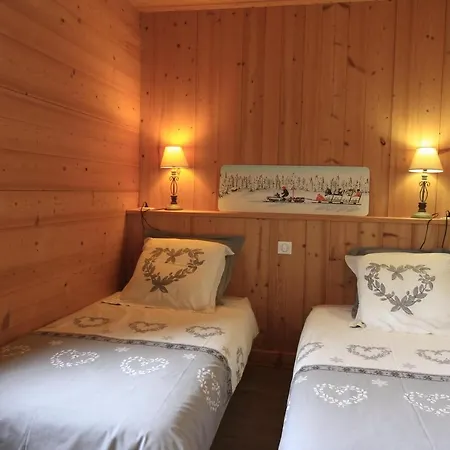 Gite Balneo Au Coeur Des Alpes Taninges Exterior photo